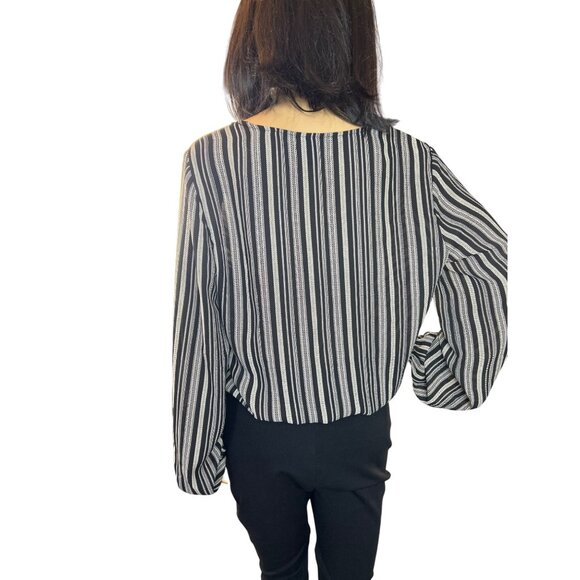 (6 for $25) Windsor Striped Surplice Tie-Front Blouse Size Large - Picture 6 of 6